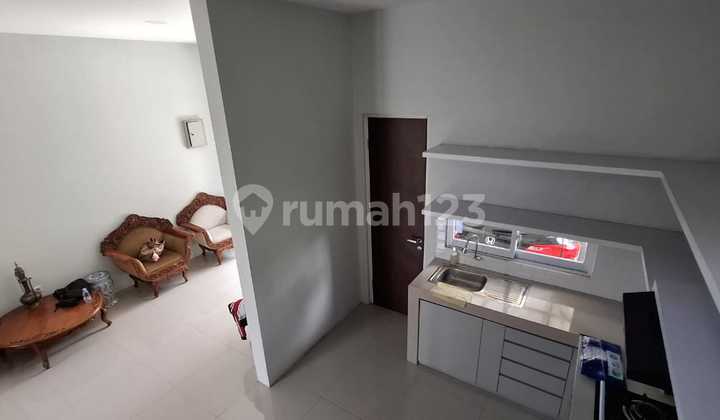 Ready-to-live Depok house, 5 minutes from the toll road. 2