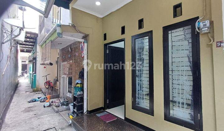 Rumah Minimalis 3 Lantai, bebas banjir Lokasi strategis di Gandaria 1
