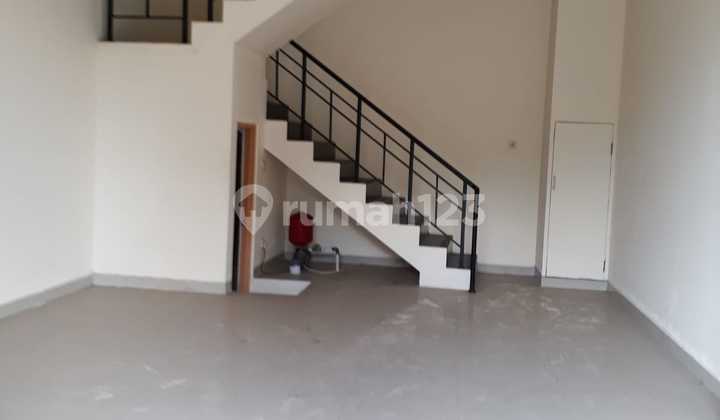 For Quick Sale 3-Story Shop House - Strategic Location Seturan, Sleman 2