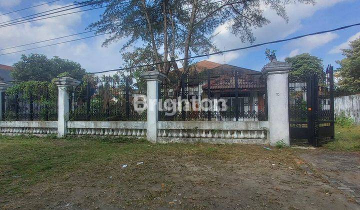 RUMAH BESAR  PINGGIR JALAN RAYA TIMOHO 1