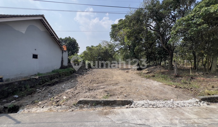 North Hyatt, 350 million IDR Certificate of Ownership for Land North Hyatt, 350 million IDR Certificate of Ownership for Land