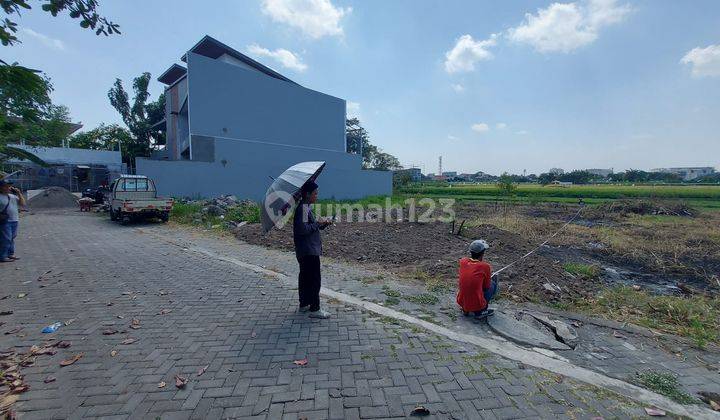 Tanah di Dekat Ambarukmo Plaza Jogja, SHM 214 m² Siap Ajb 2