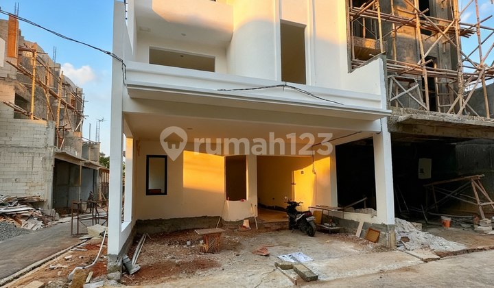 Rumah 3 Lantai Siap Huni di Pondok Kelapa Duren Sawitj Jakarta Timur