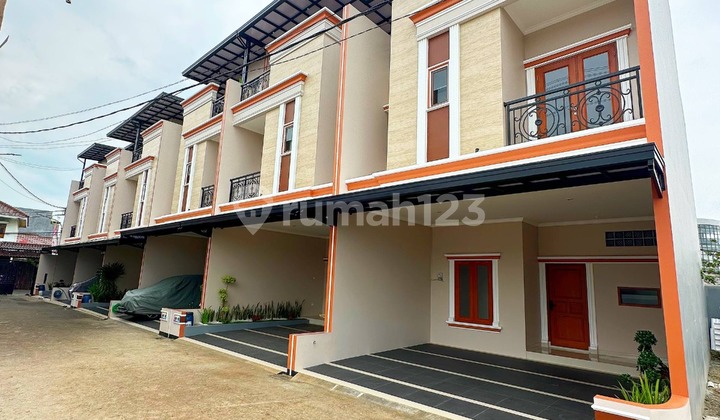 Rumah 2,5 Lanta + Rooftop di Kramat Jati Jakarta Timur 2
