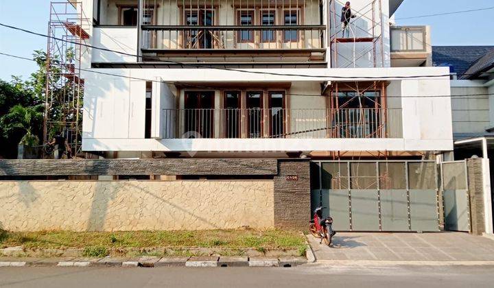 RUMAH MEWAH 3 LANTAI TAMAN VILLA MERUYA 1