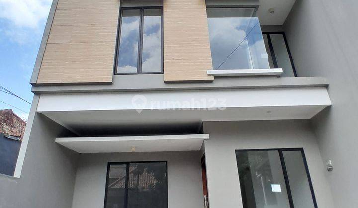 Rumah Baru Modern Minimalis 2 Lantai dekat Istana Plaza 1