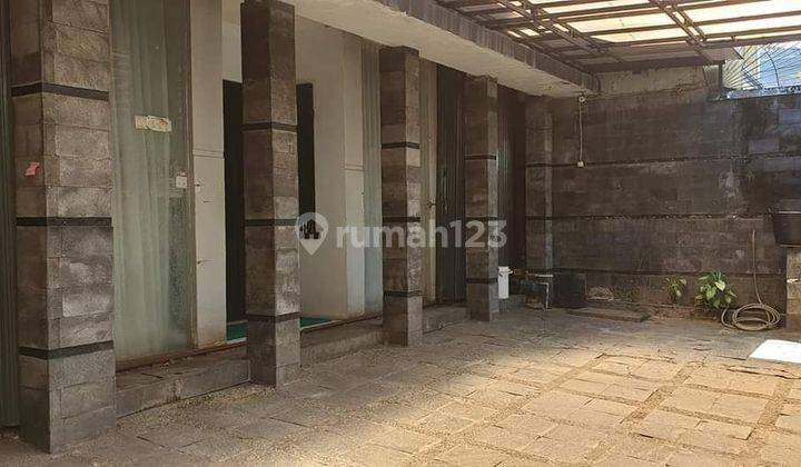 Rumah Cantik 3 Lantai dekat Istana Plaza dan GOR Pajajaran 2