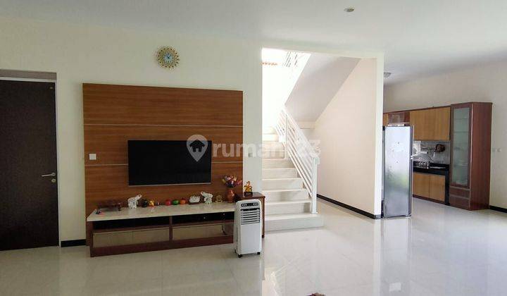 Rumah Mewah Murah Banget Full Furnished di Komplek Taman Holis Indah 2 dekat Cigondewah 2