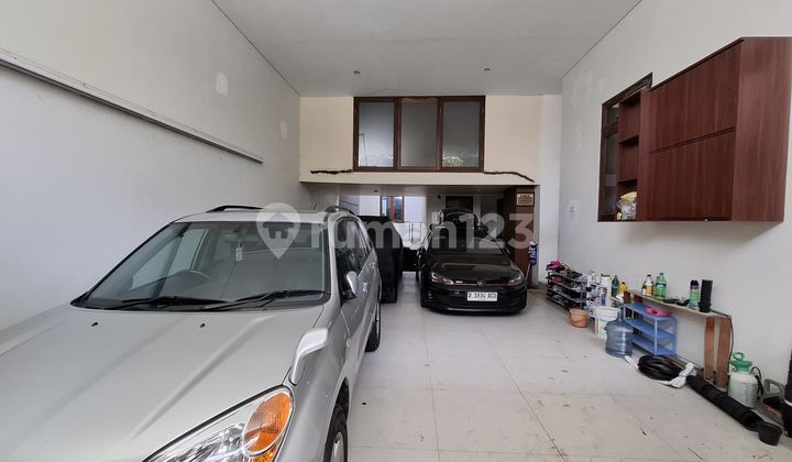 Rumah Cantik di Mainroad Cigadung (dekat Swissbell Hotel) ada kolam renang  2