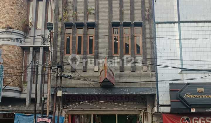 Shop house on Jl Pasar Wetan, Tasikmalaya. Strategic location opposite Mayasari Mall. Shop house on Jl Pasar Wetan, Tasikmalaya. Strategic location opposite Mayasari Mall.