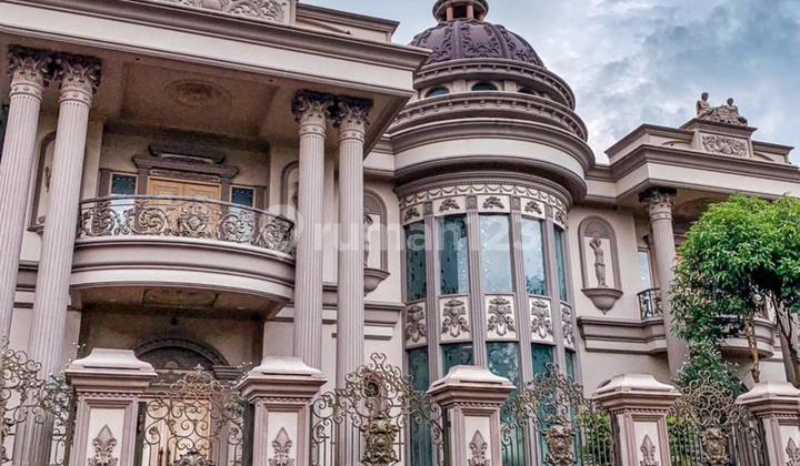 Rumah Klasik Super Mewah di Karawaci 2
