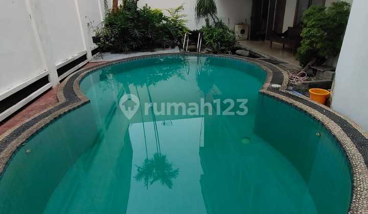 jual rumah cipinang kolam renang 8 kamar tidur 