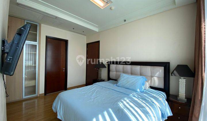 kamar tidur disewakan luxury apartment the peak