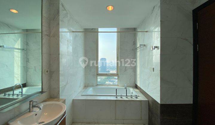 Disewakan Murah Luxury Apartment The Peak Sudirman Jakarta Selatan Private Lift Very Good Condition Furnished 3 Bedrooms 2