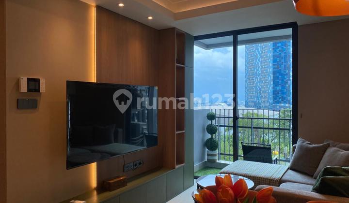 Disewakan Unit Baru di Interior 2 BR Siap Huni Casa Grande Residence 2