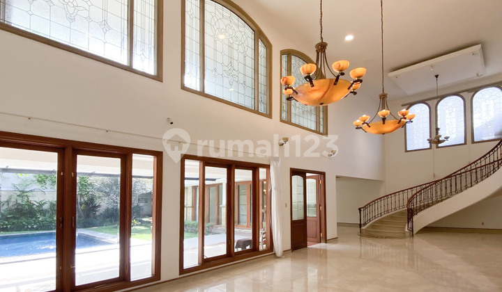 Disewakan Rumah Sangat Strategis Daerah Senopati Private Pool 2