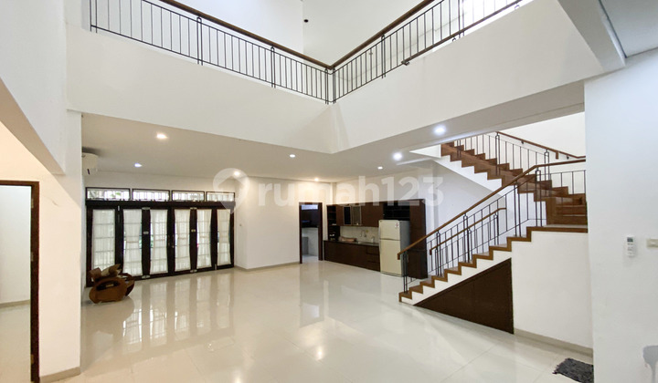 Disewakan Rumah Daerah Dharmawangsa Lokasi Strategis Dekat dengan Pusat Perkantoran dan Perbelanjaan 2