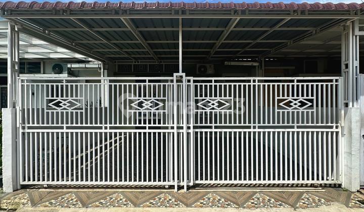 Fully Furnished House in Medan Johor Complex with Certificate of Ownership