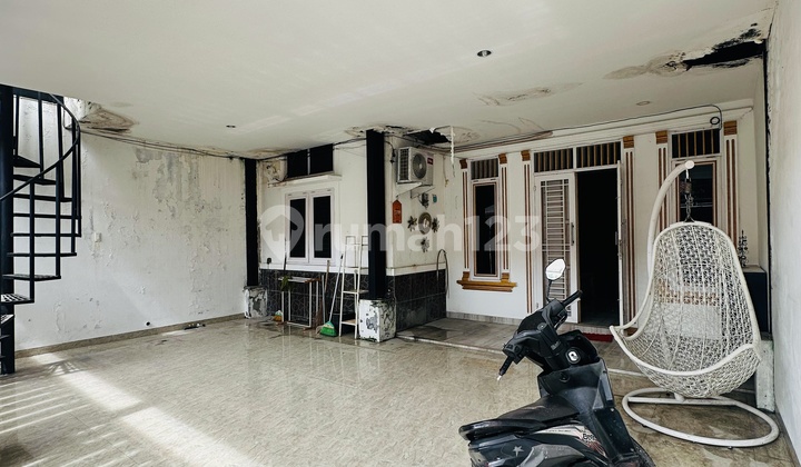 Rumah Dalam Komplek Dekat Pajak Melati SHM 2