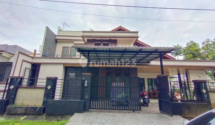 Dijual Rumah Mewah 2,5 Lantai Komplek Tasbih di jln setia budi, Medan Kota 1