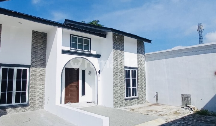 Ready-to-Occupy House on Gatot Subroto with SHM