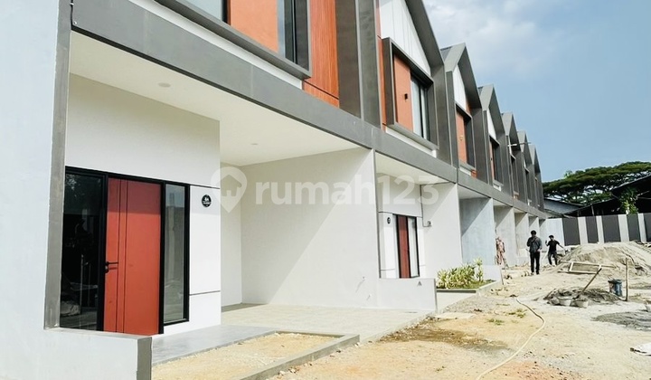 Luxury Ready-to-Occupy House Medan Amplas with SHM 2