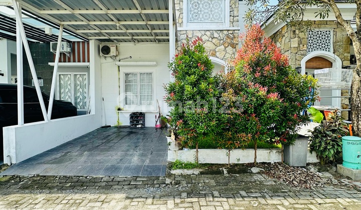 Rumah Mewah Dalam Komplek Jln Flamboyan