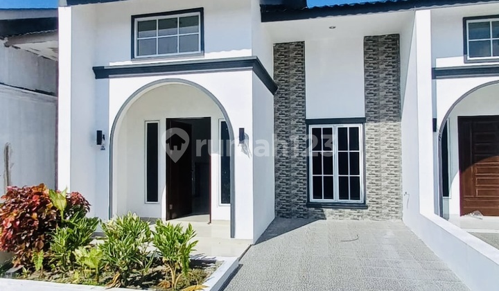 Ready-to-Occupy House on Gatot Subroto with SHM