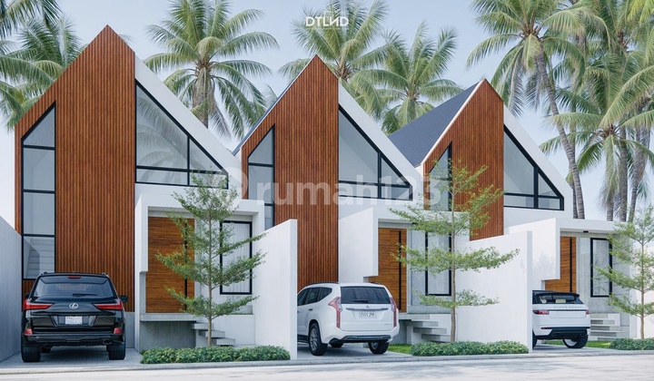 Mezzanine House in a Large Complex