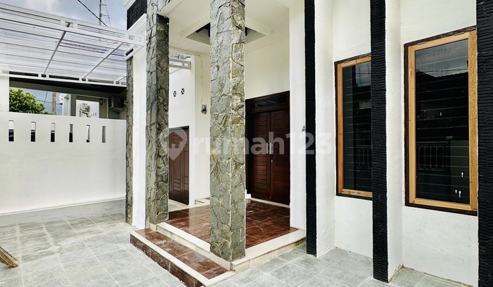 3-Story House in Tasbih 2 Complex with 2 SHM 3-Story House in Tasbih 2 Complex with 2 SHM