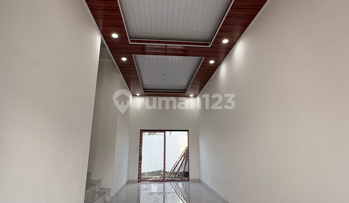 Affordable 2-Story House Near Campus with SHM Affordable 2-Story House Near Campus with SHM