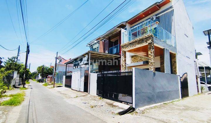 Rumah Mewah Pinggir Jalan Dekat Kampus Unpri di jln ayahanda, Medan Kota 2