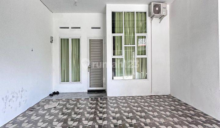 Dijual Rumah 2,5  Lantai Komplek J City 2