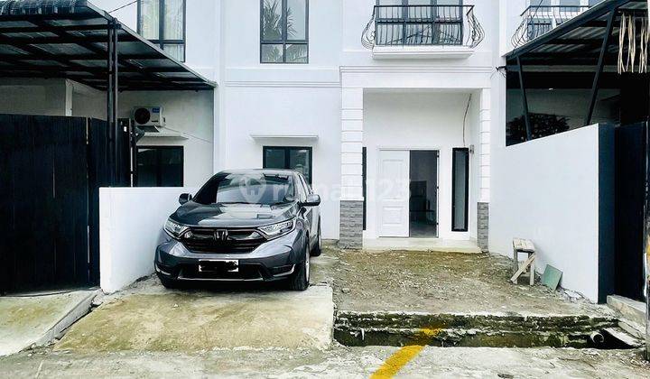 Rumah Cantik 2 Lantai Padang Bulan SHM