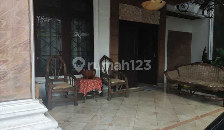 For Sale House in Blok M Area