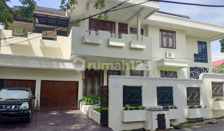 For rent: Hook house in a luxury complex in Pejaten Barat, Pasar Minggu, South Jakarta.