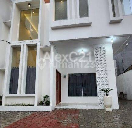 Dijual Rumah Villa Mewah Fully Furnished 2 Lantai di Tanah Baru, Kota Depok, Jawa Barat  1