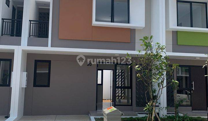 Rumah 2 Lantai di Cluster Dayana, Summarecon Bandung Ruang Makan Open Space 1