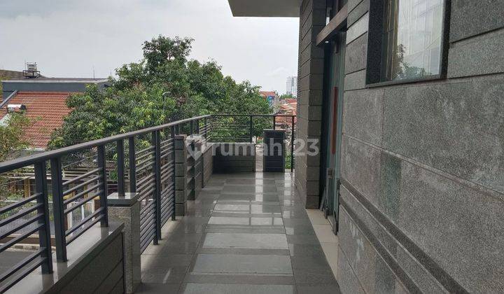 Rumah 2 Lantai Baru Bangunan Berkualitas Bagus Semi Furnished di Leuwi Anyar, Leuwi Panjang  1