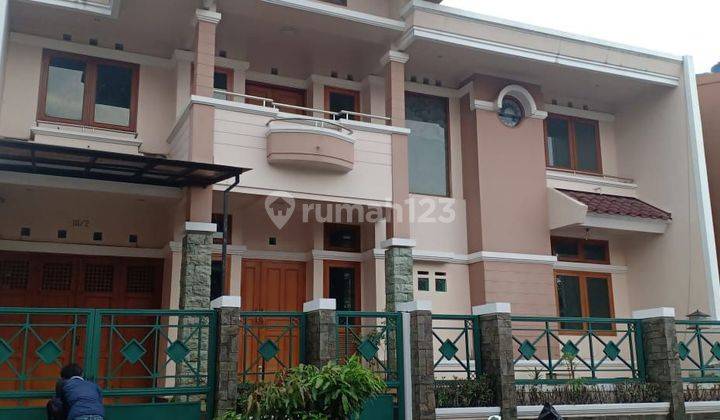 Rumah Modern Strategis di Sadang Serang Dago Bandung 1