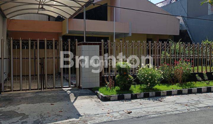 rumah lama terawat di Kertajaya Indah Timur 2