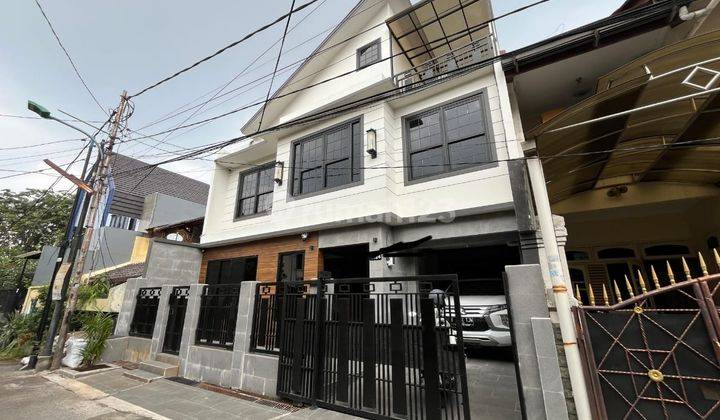 Di Jual Rumah Baru 3 Lantai Di Pondok Bambu 1