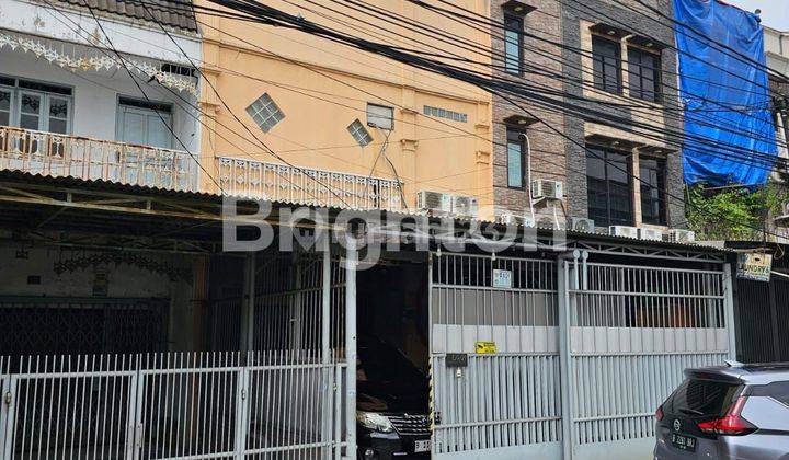 RUMAH KANTOR , Cocok untuk tempat tinggal sambil bekerja , Area strategisTaman Ratu Indah 1