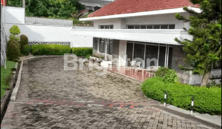 RUMAH BESAR  KLASIK BELANDA  PINGGIR JALAN BESAR TEUKU UMAR 1