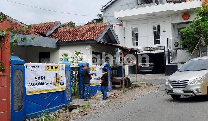 RUMAH HITUNG TANAH , HOOK , PINGGIR JALAN YANG RAMAI , JALAN TEMBUS KE GREENWOOD, DEWI SARTIKA , SEMARANG 2