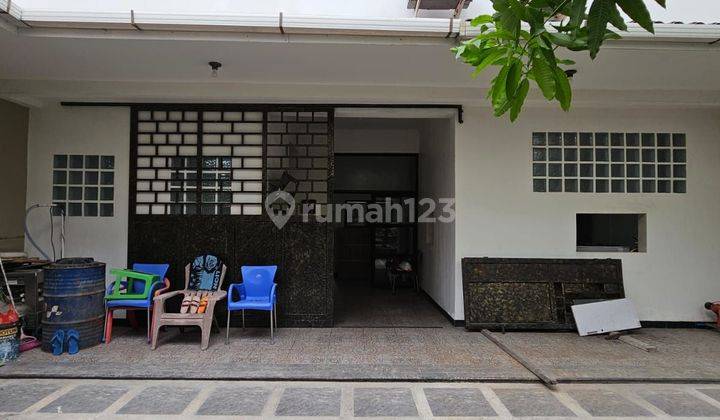 Rumah usaha di Jl Mandala, cocok untuk cafe 1