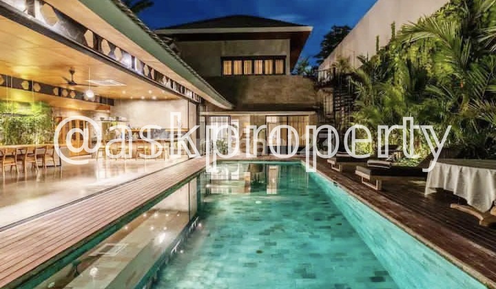 A Dream Luxury Villa Just Steps Away To Canggu Beach Bali Available For 5 Bedrooms - Freehold
