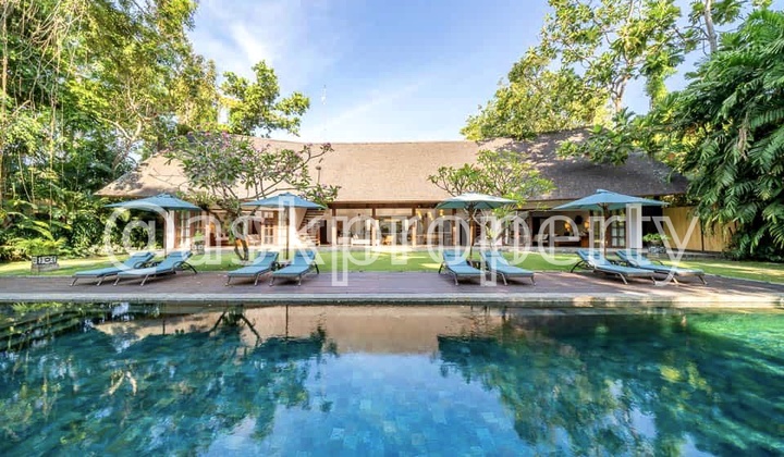For Sale Luxury 6-Bedroom Villa Combining Contemporary Style with Tropical Rainforest in Kerobokan, Bali For Sale Luxury 6-Bedroom Villa Combining Contemporary Style with Tropical Rainforest in Kerobokan, Bali