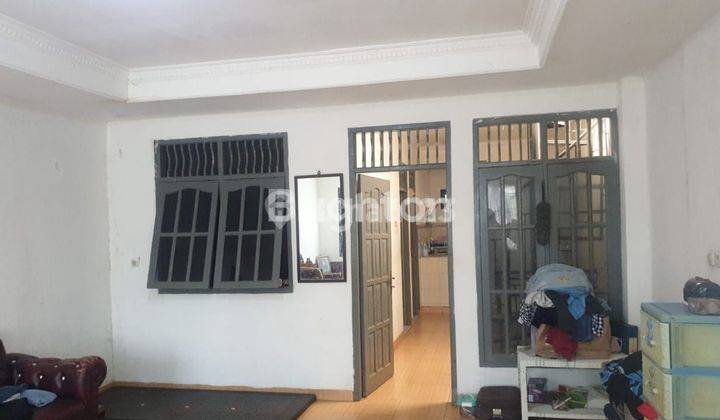 RUKO SKALIGUS RUMAH 2.5 LANTAI DIPINGGIR JALAN RAYA 2