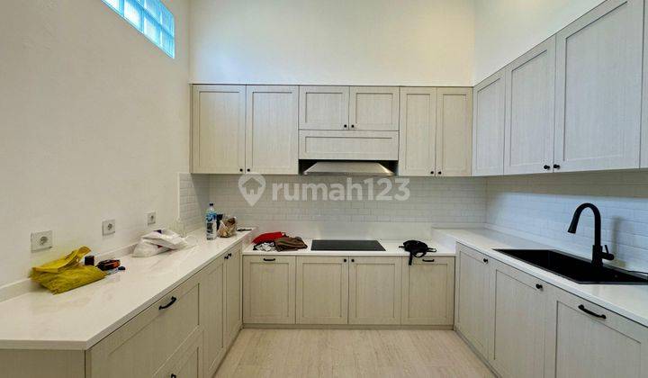 RUMAH BARU 3 LANTAI ALAM SUTERA JUAL CEPAT SEMI FURNISHED 2